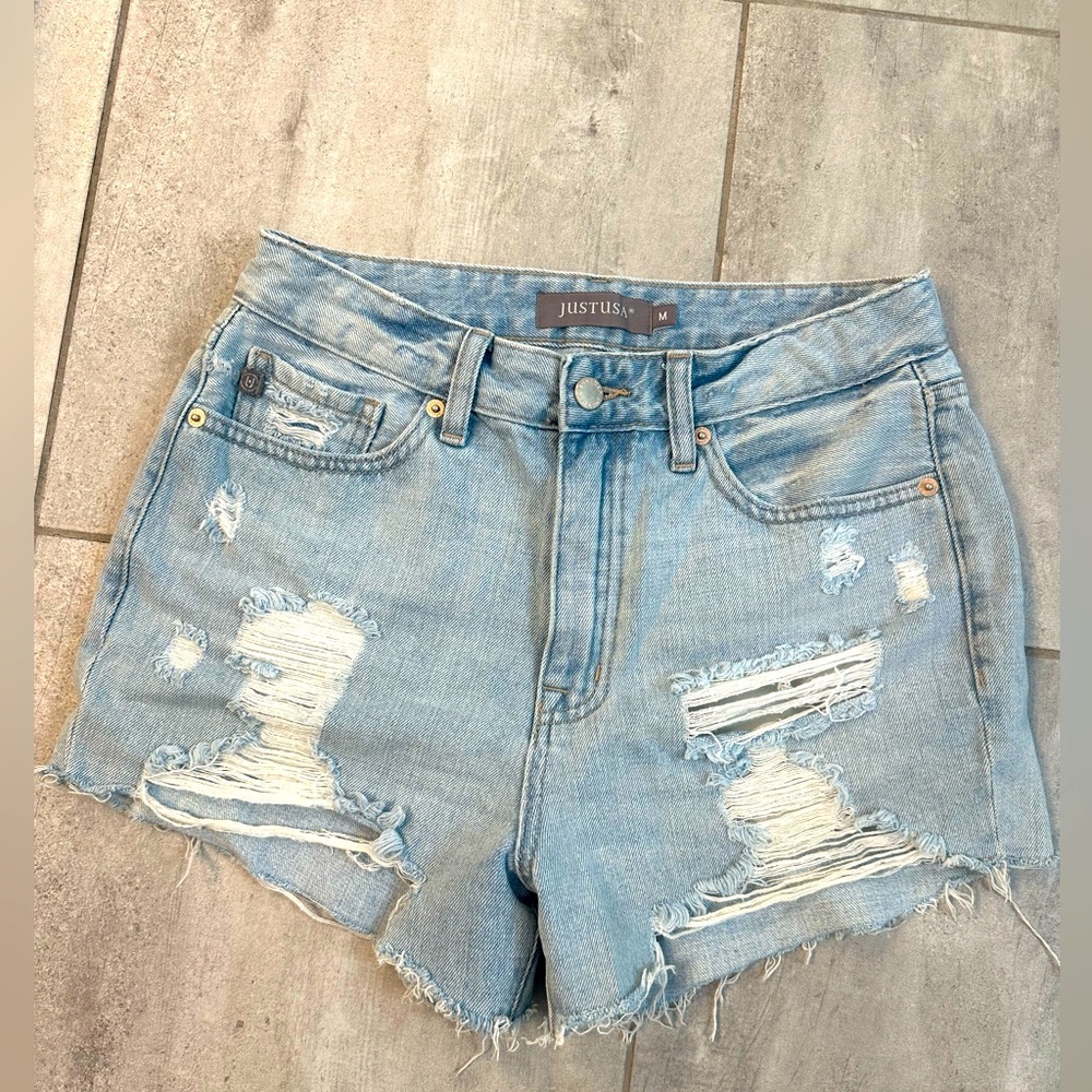 Light Wash Jean Shorts - Size Medium